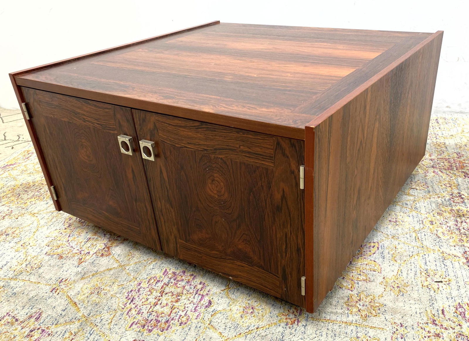 Rosewood Coffee Cocktail. Modernist Cabinet. Chrome pul (1 of 12)