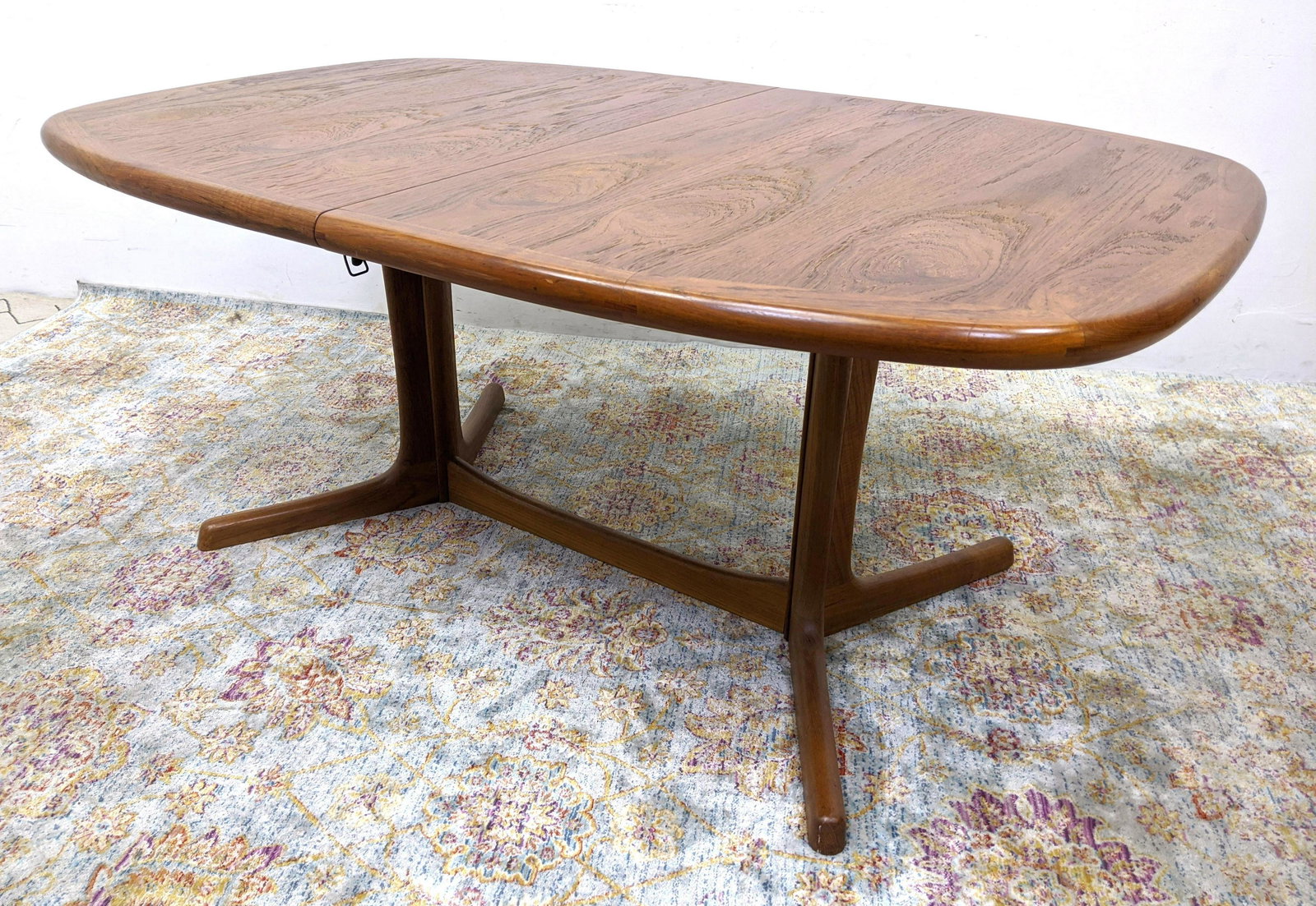 Danish Modern Teak Dining Table. Two legs with splayed (1 of 13)