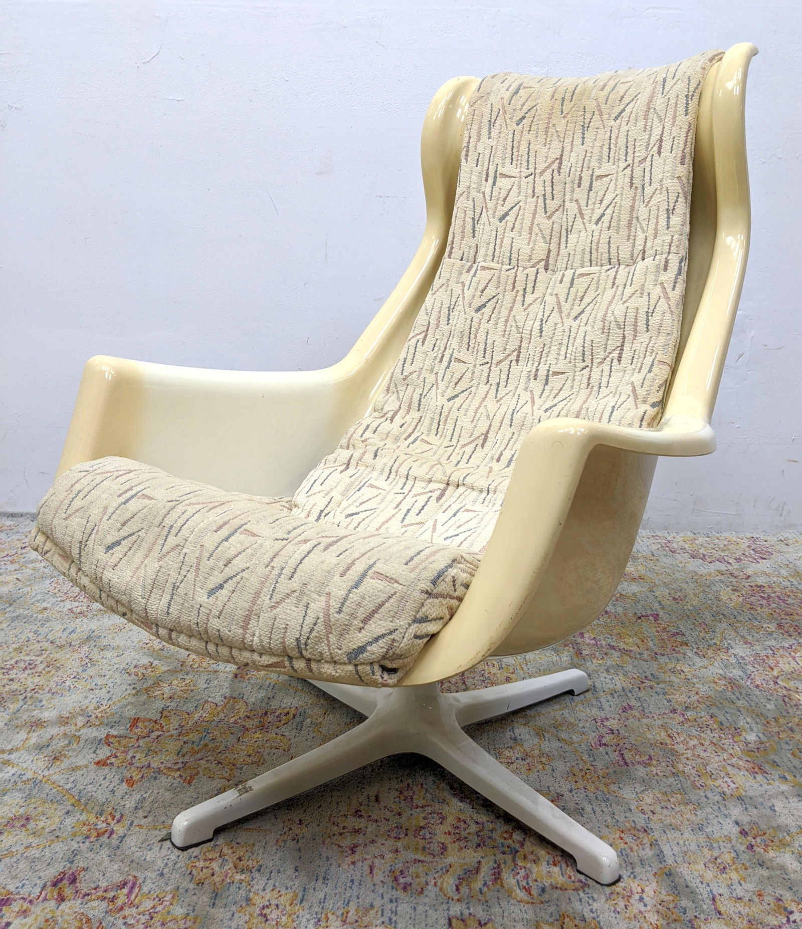 DUX "Galaxy" Lounge Chair. Modernist Molded Plastic She (1 of 17)