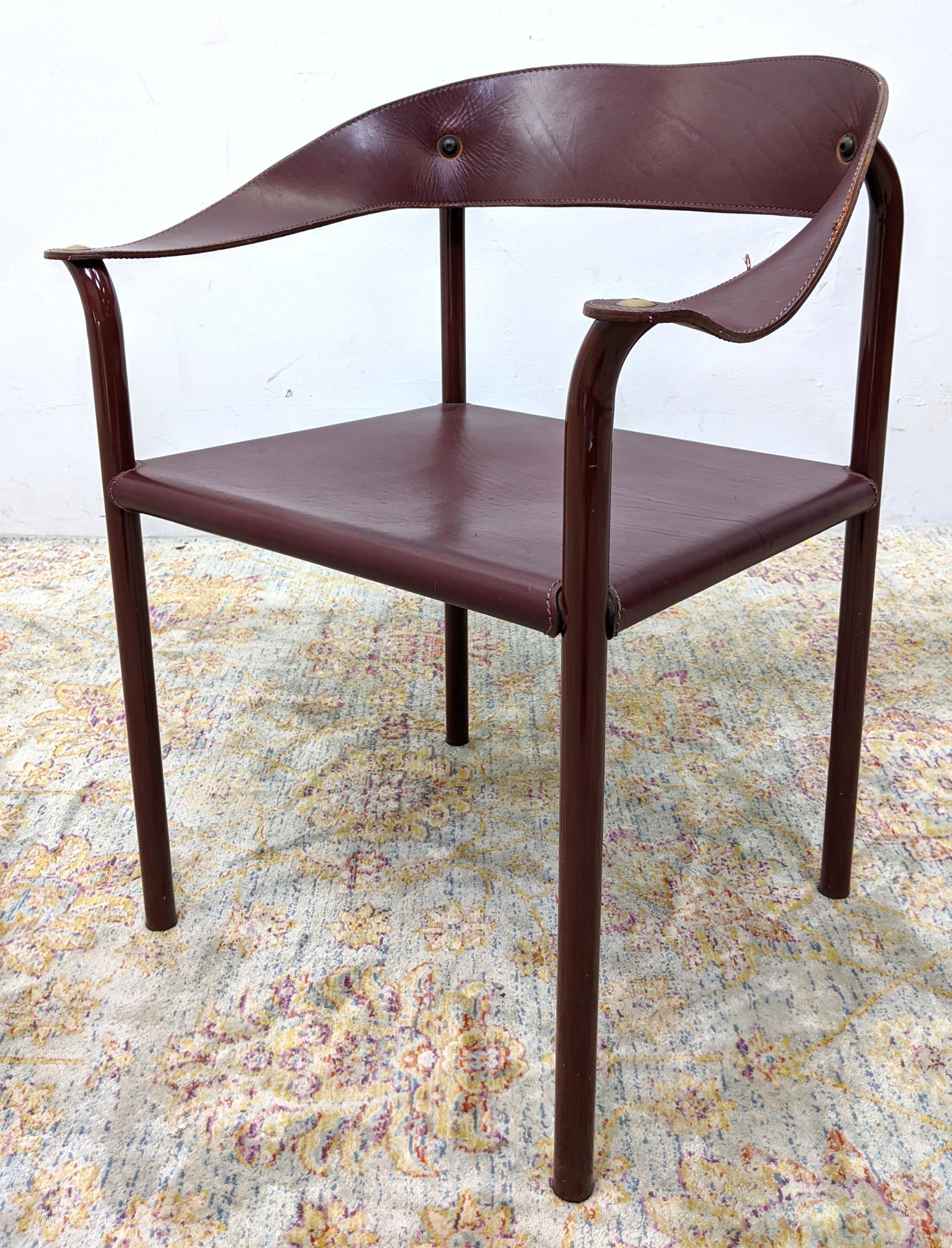 Italian Leather Arm Chair, Single.: Italian Leather Arm Chair, Single.-- Dimensions: H: 30.522 inches ---