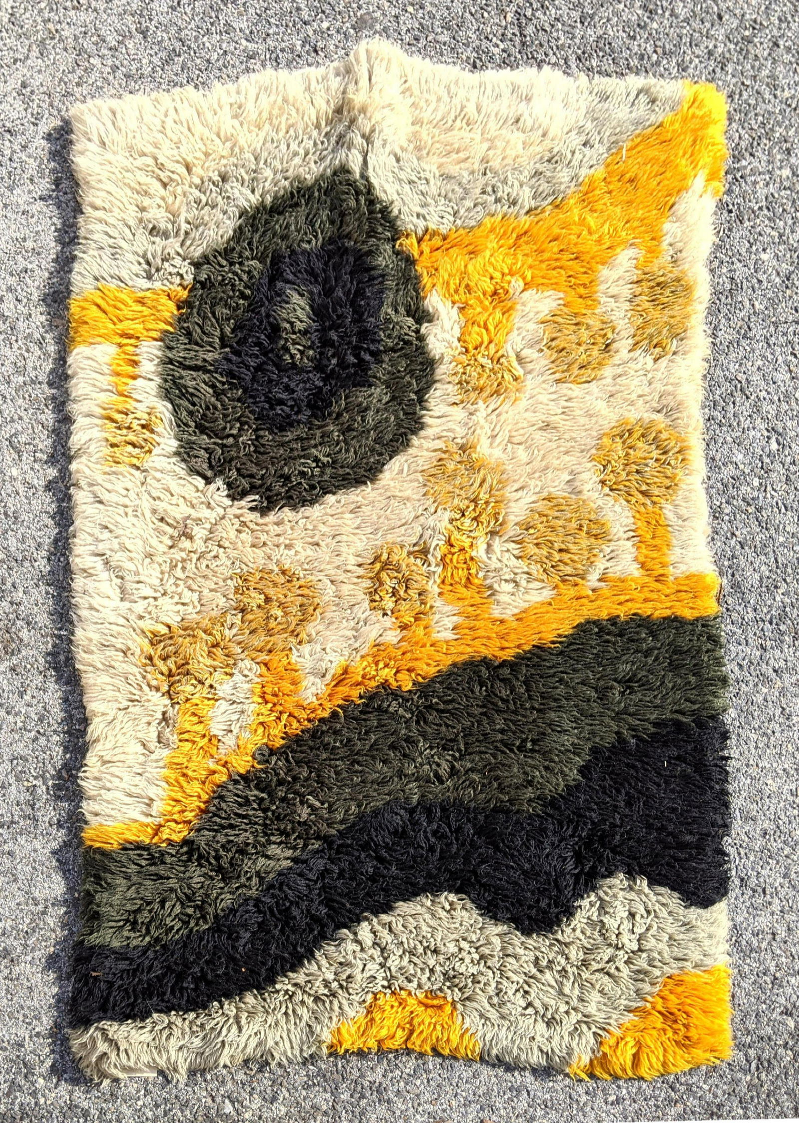 5'6" x 3'9" Mid Century Shag Rug. Cream Ground with Yel (1 of 3)