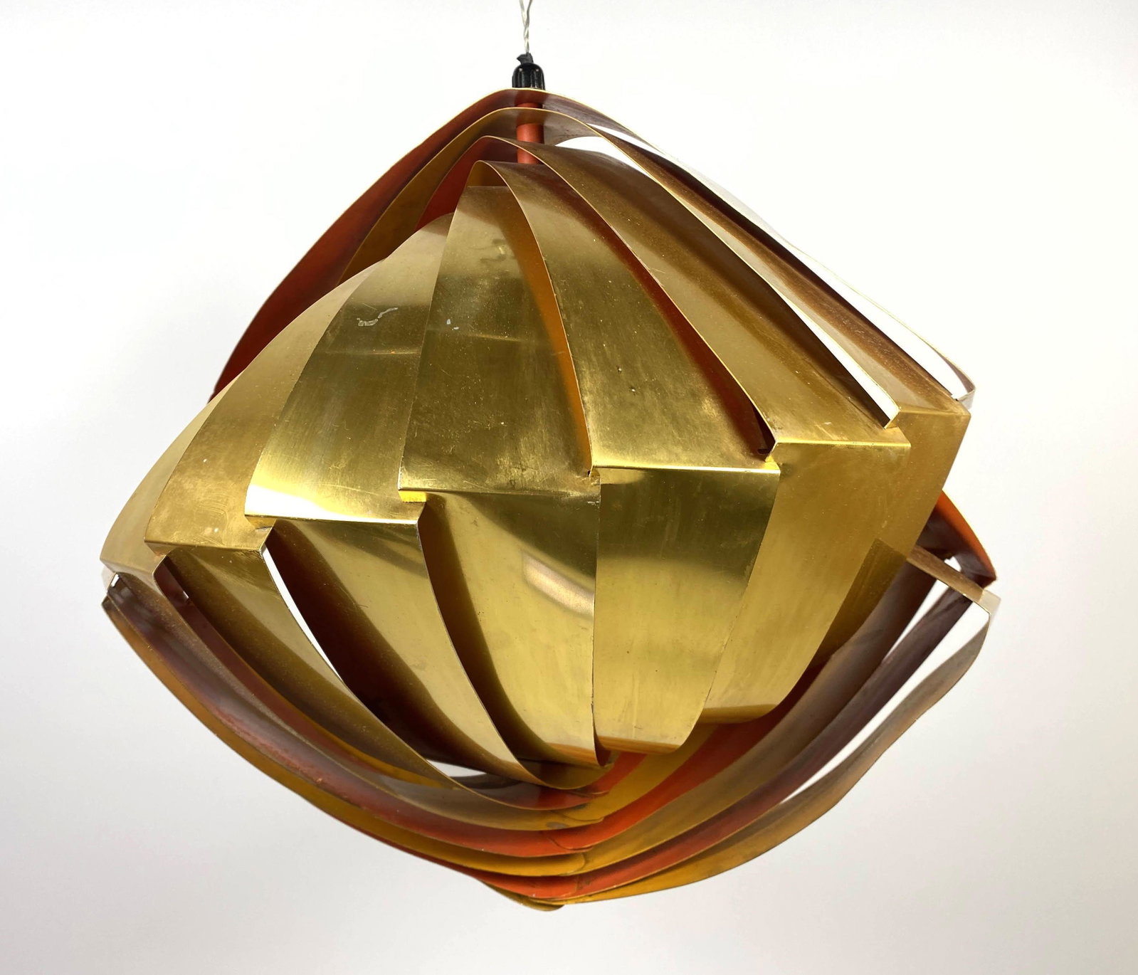 Mid Century Modern Gold Tone Metal Pendant Lamp. Twist: Mid Century Modern Gold Tone Metal Pendant Lamp. Twisted fin design.-- Dimensions: H: 14 inches: W: 16 inches: D: 16 inches ---