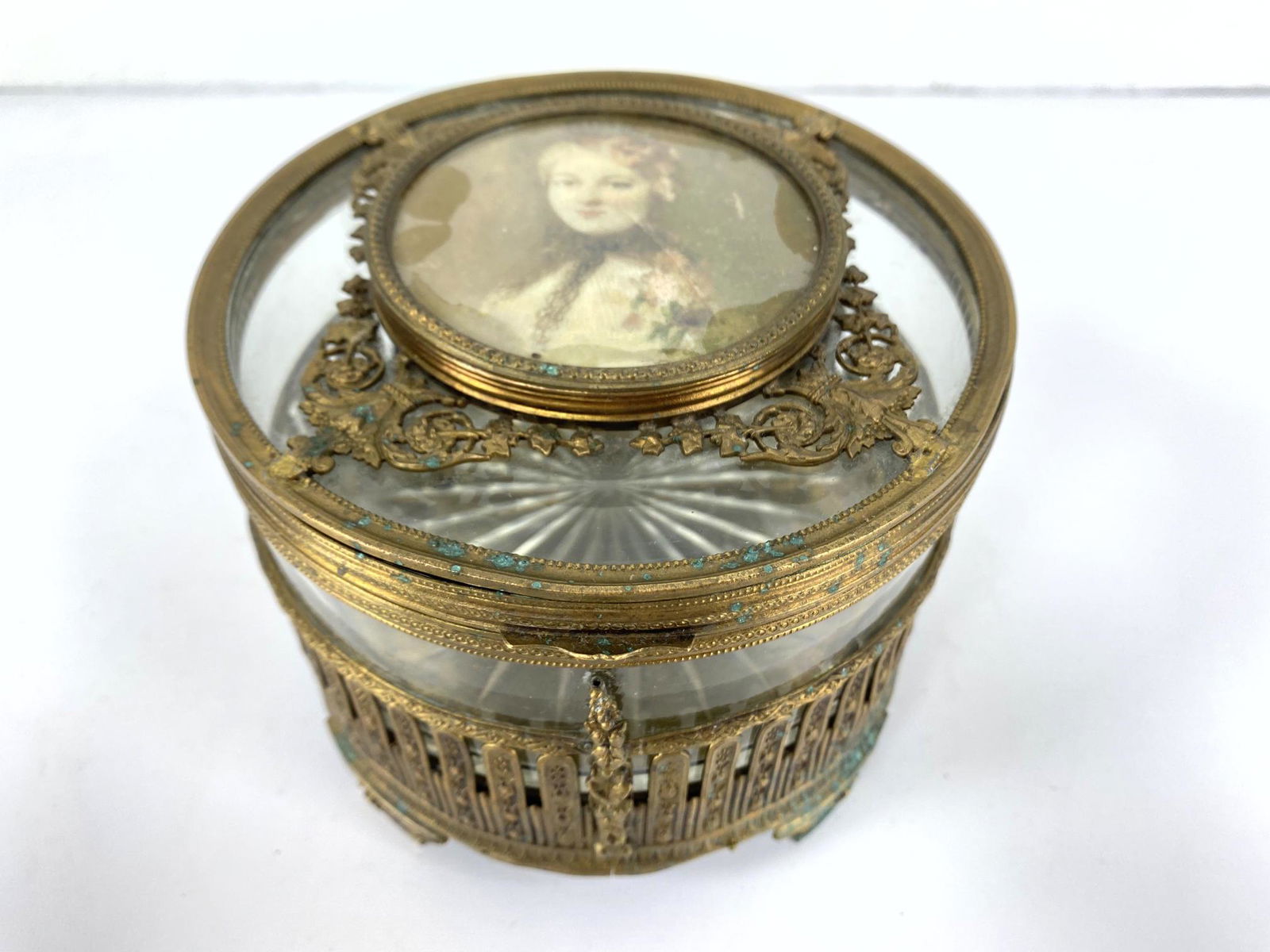 Vintage bronze mounted crystal Music box. Portrait meda (1 of 12)