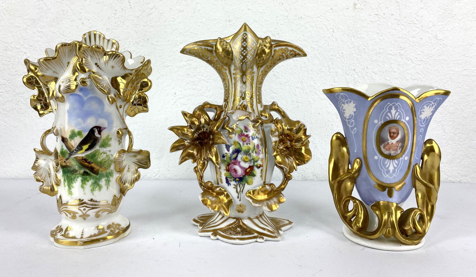 3pc Old Paris Porcelain Ornate French Vases. Non matchi (1 of 19)