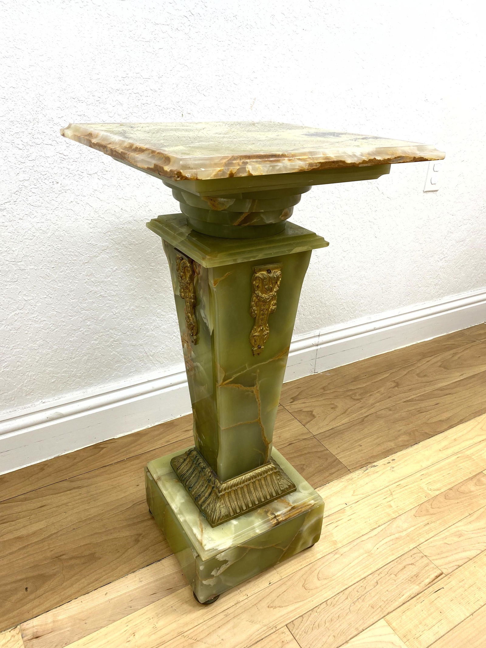 Antique Onyx Pedestal Display Stand. Gilt Bronze Mounts (1 of 12)
