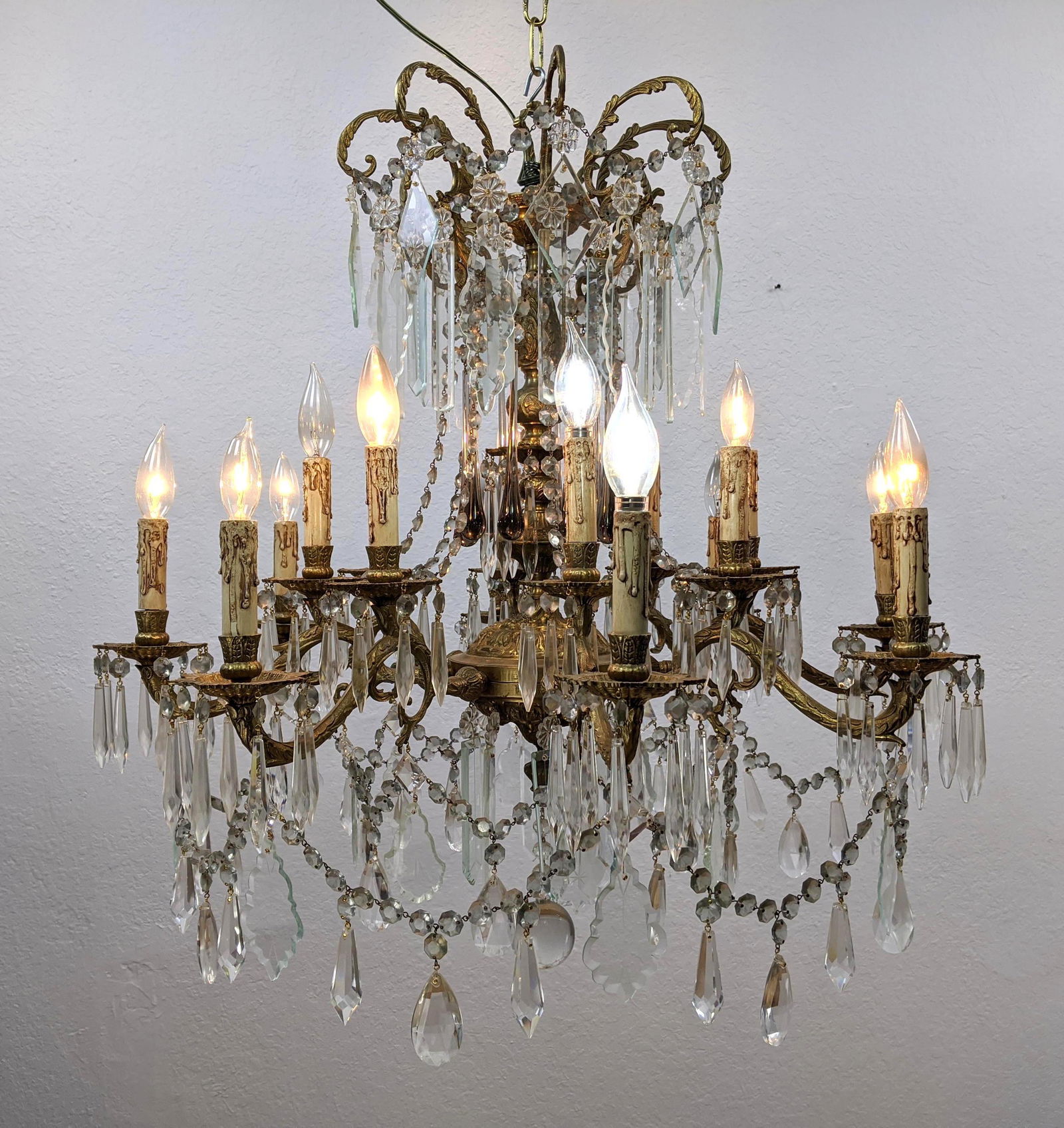 Lg Crystal & Brass Chandelier Drape and Paddle Prisms. (1 of 10)