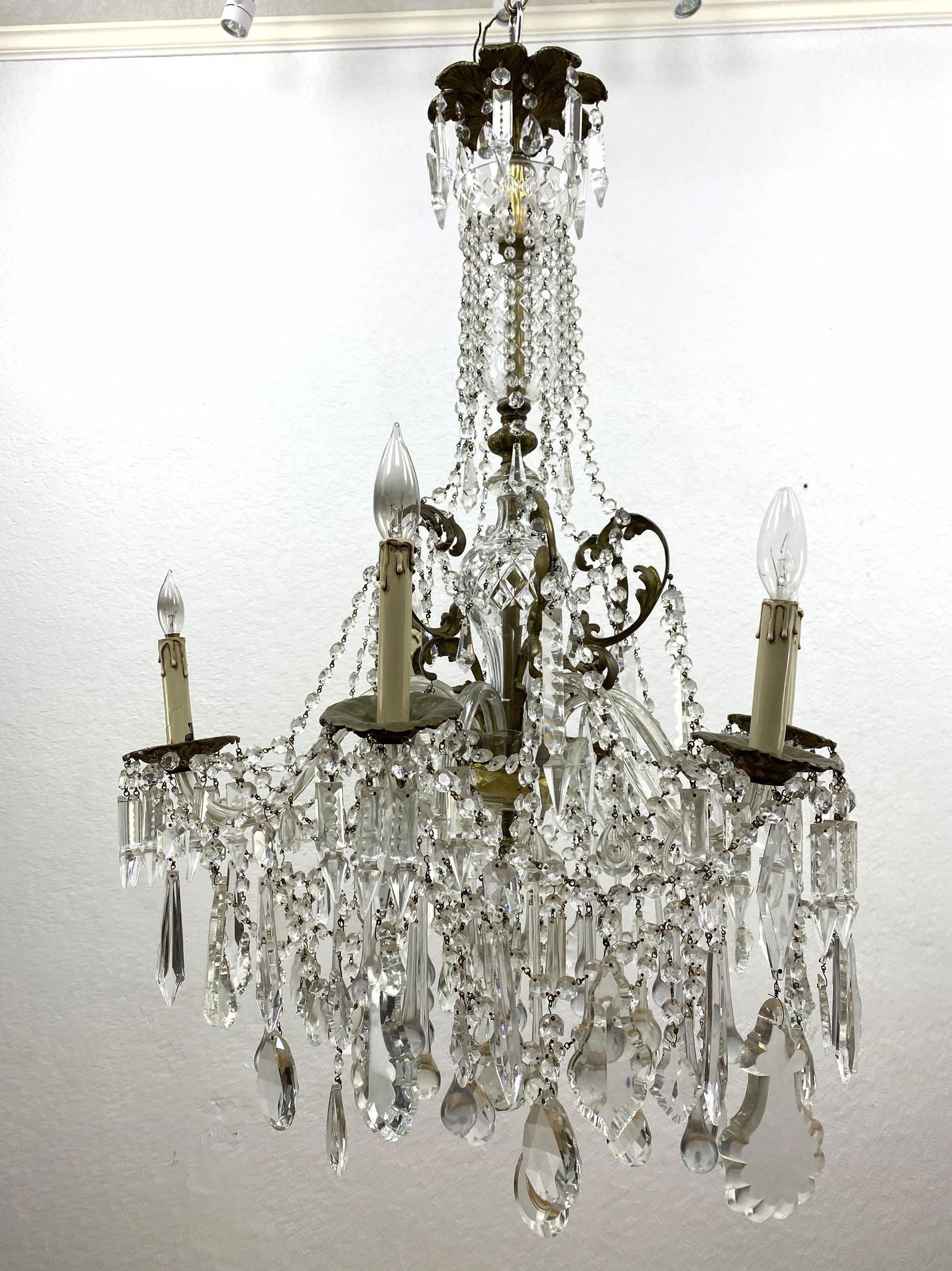 Large Dramatic Crystal Chandelier Lamp.  Brass and Crys (1 of 13)