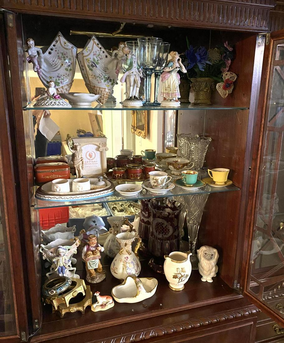 Large Lot of Decorative Porcelains and Glass. Lladro, D (1 of 11)