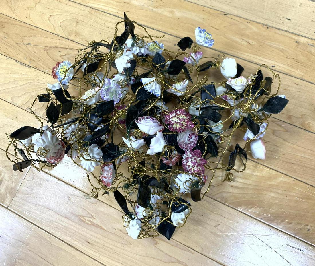 Vintage Painted Porcelain and Wire Garland. Floral desi: Vintage Painted Porcelain and Wire Garland. Floral design.-- Dimensions: ---