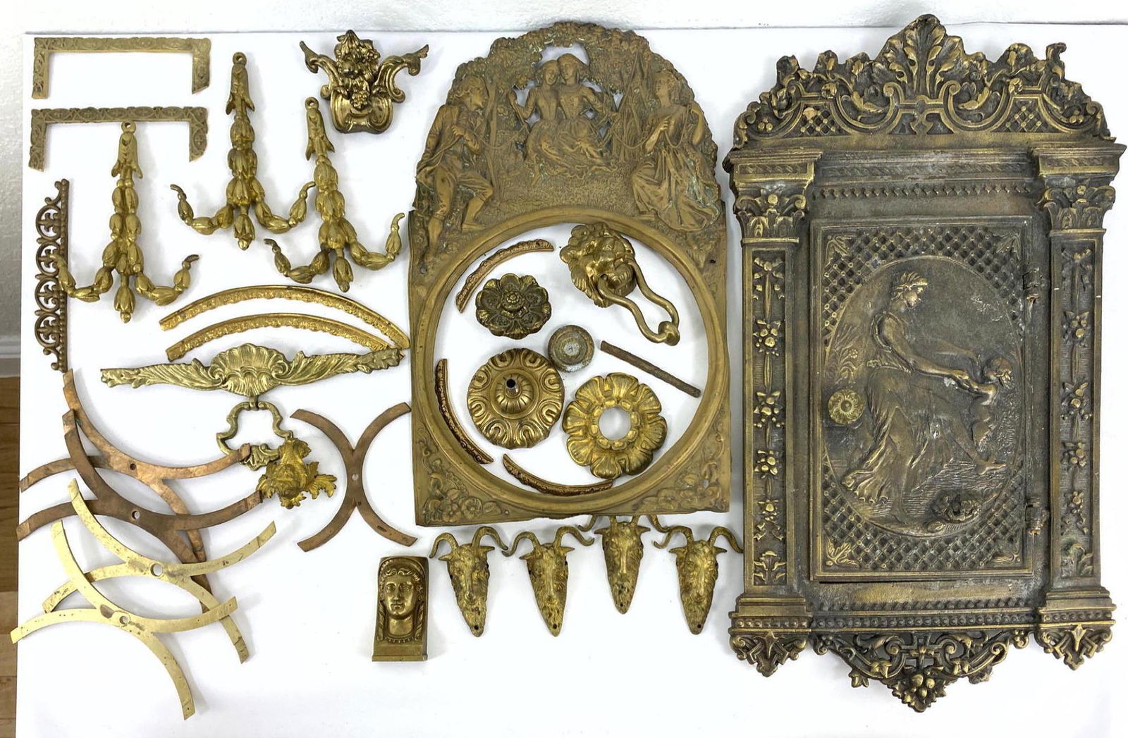 33 pieces Brass and Bronze Articles. Clock frame, mail (1 of 15)