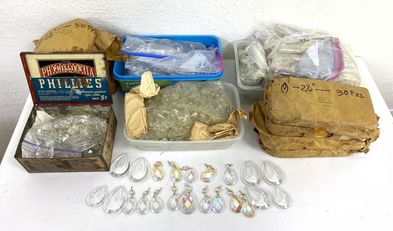 Large Lot Of Crystal and Prism Chandelier Parts. (1 of 17)