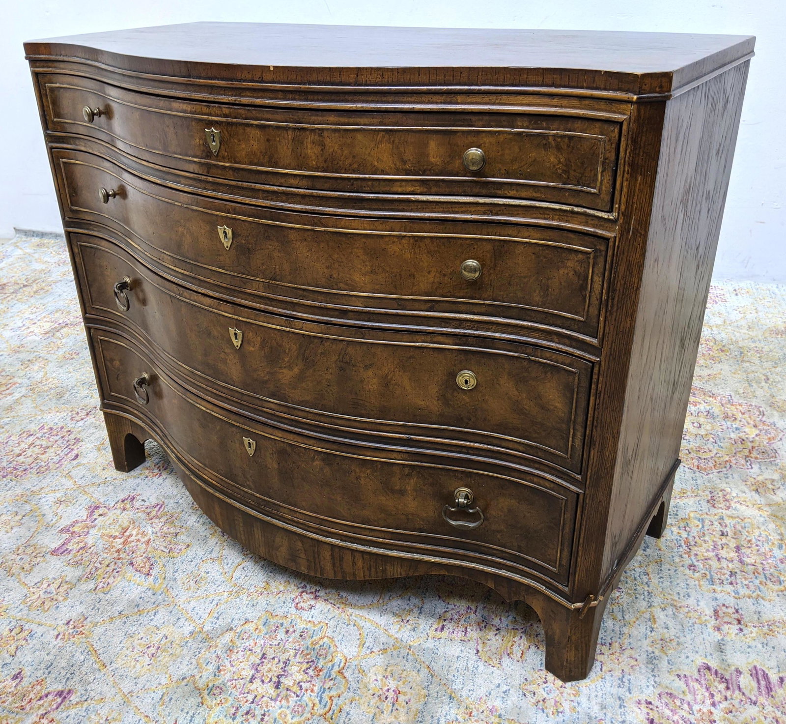 Heritage Serpentine Front Dresser Chest. 4 Drawer. (1 of 16)