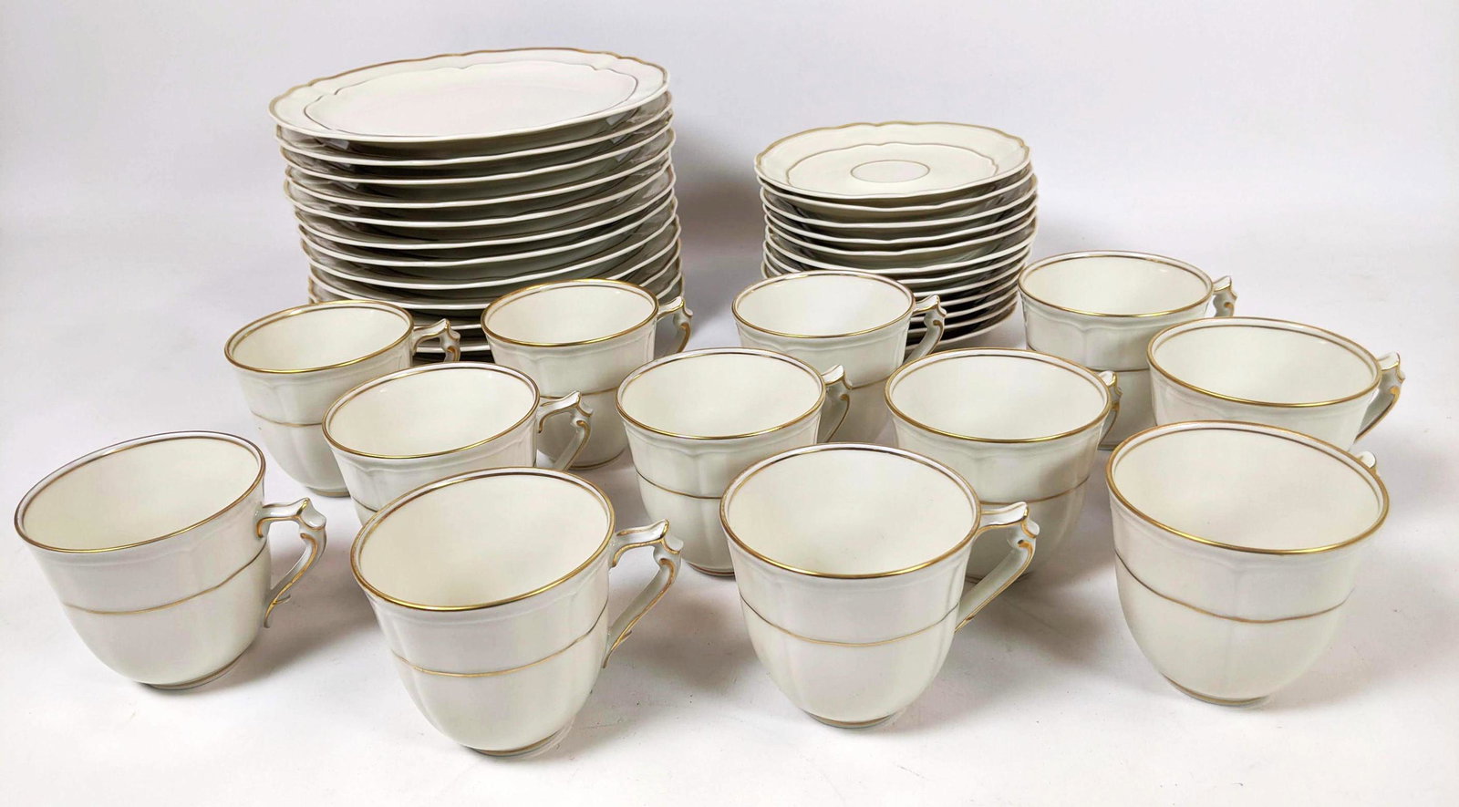 36pc BERNARDAUD LIMOGES France Luncheon Set. "LOUIS XV" (1 of 10)