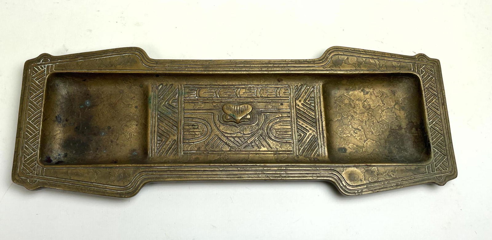 TIFFANY STUDIOS Bronze Small Tray. Central heart detail (1 of 8)