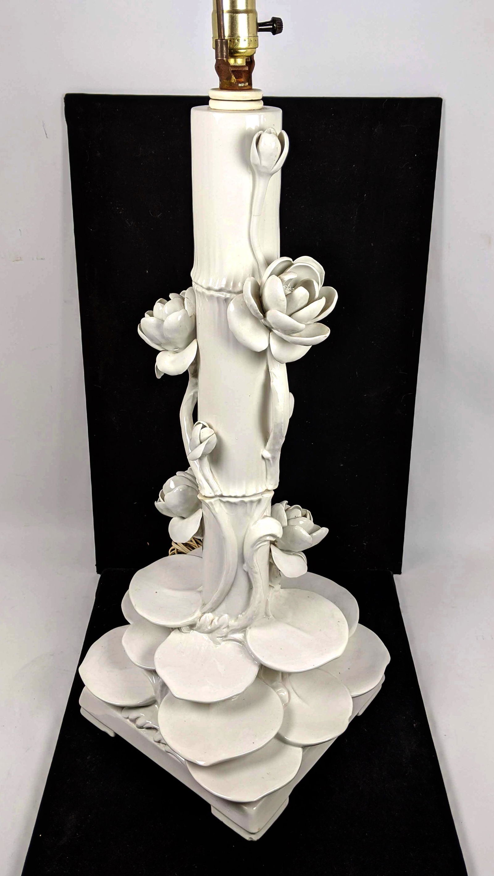 Decorator SERGE ROCHE style Table Lamp.: Decorator SERGE ROCHE style Table Lamp. Lily pad with flower design. Cream Color. Unmarked.-- Dimensions: H: 37 inches: W: 12 inches: D: 12 inches ---