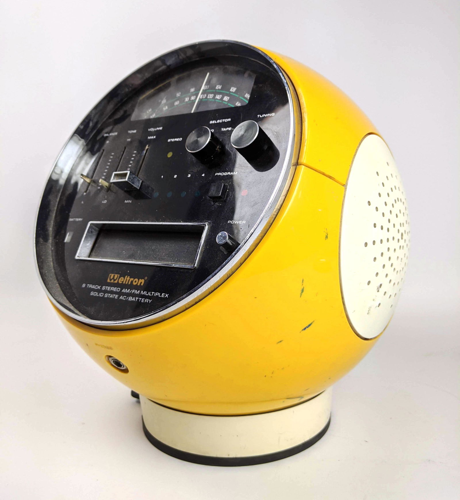 WELTRON Model 2001 Yellow Plastic Sphere Radio. 8 Track (1 of 18)