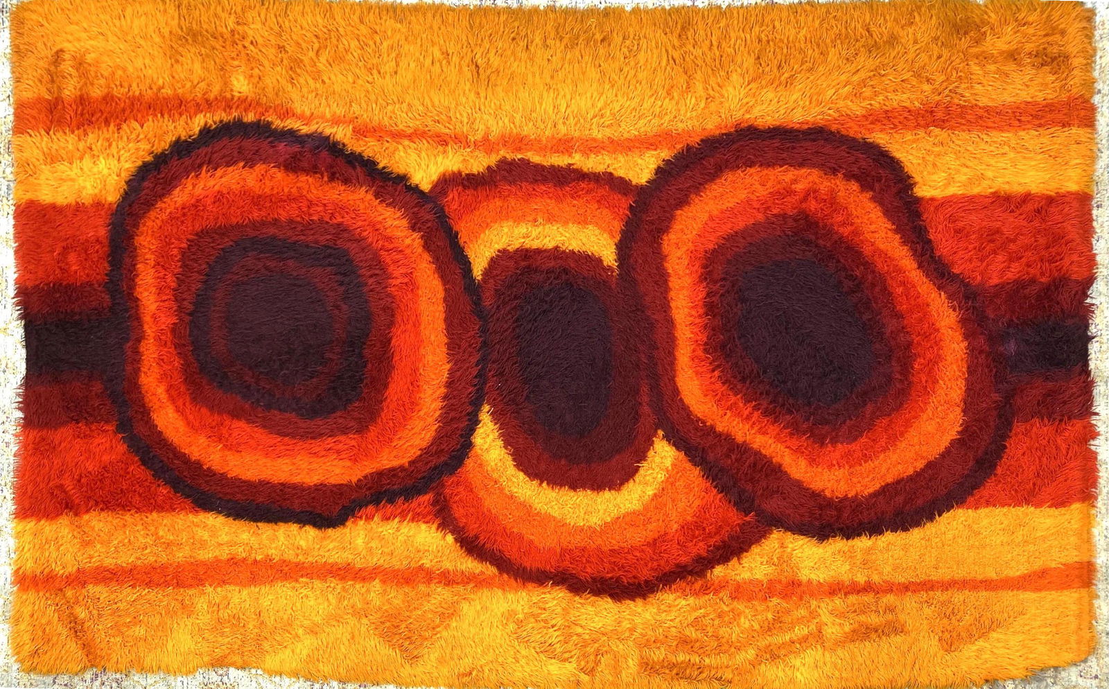 6' x 9' Graphic Design Shag Rug. Oranges, Reds, etc. (1 of 6)