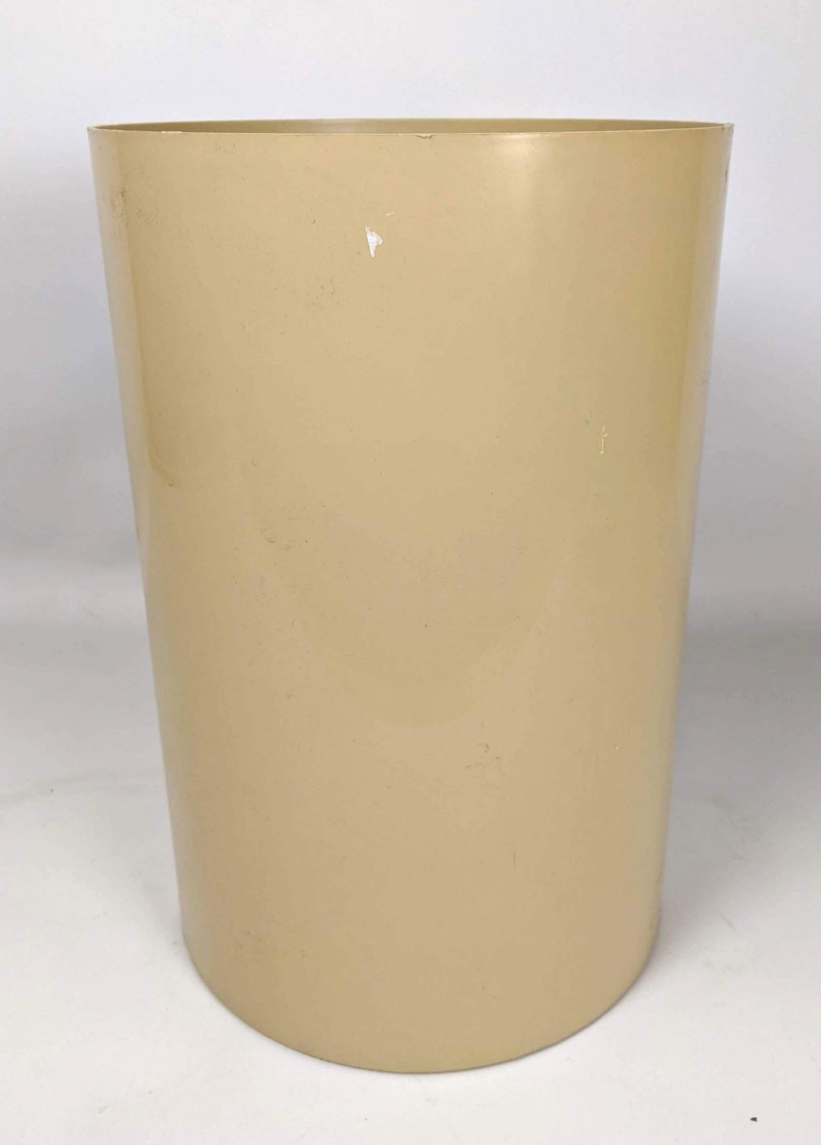 KARTELL USA Molded Plastic Modernist Waste Can. Marked.: KARTELL USA Molded Plastic Modernist Waste Can. Marked.-- Dimensions: H: 14.5 inches: W: 9.75 inches: D: 9.75 inches ---