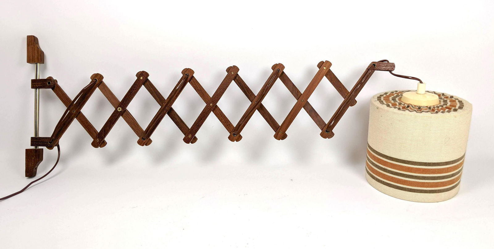 Mid Century Modern  Extendable Wall Lamp. (1 of 11)