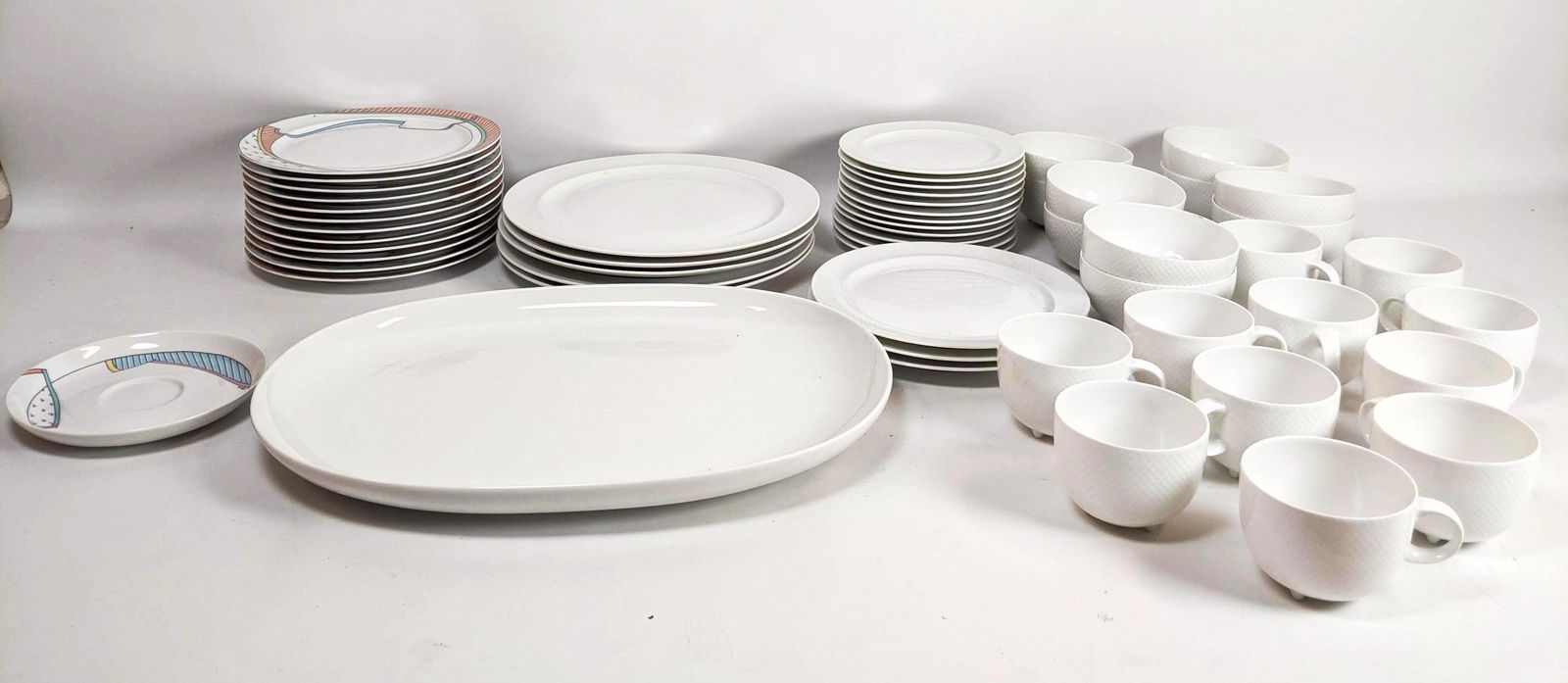ROSENTHAL Studio Line Porcelain Dinnerware. China Set. (1 of 10)