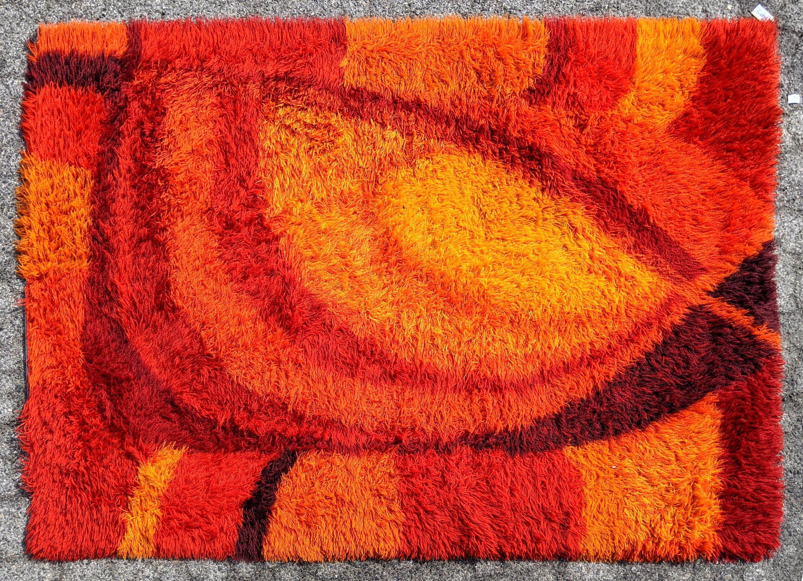 7'8" x 5'7" Colorful MCM Shag Rug. Really great design (1 of 6)