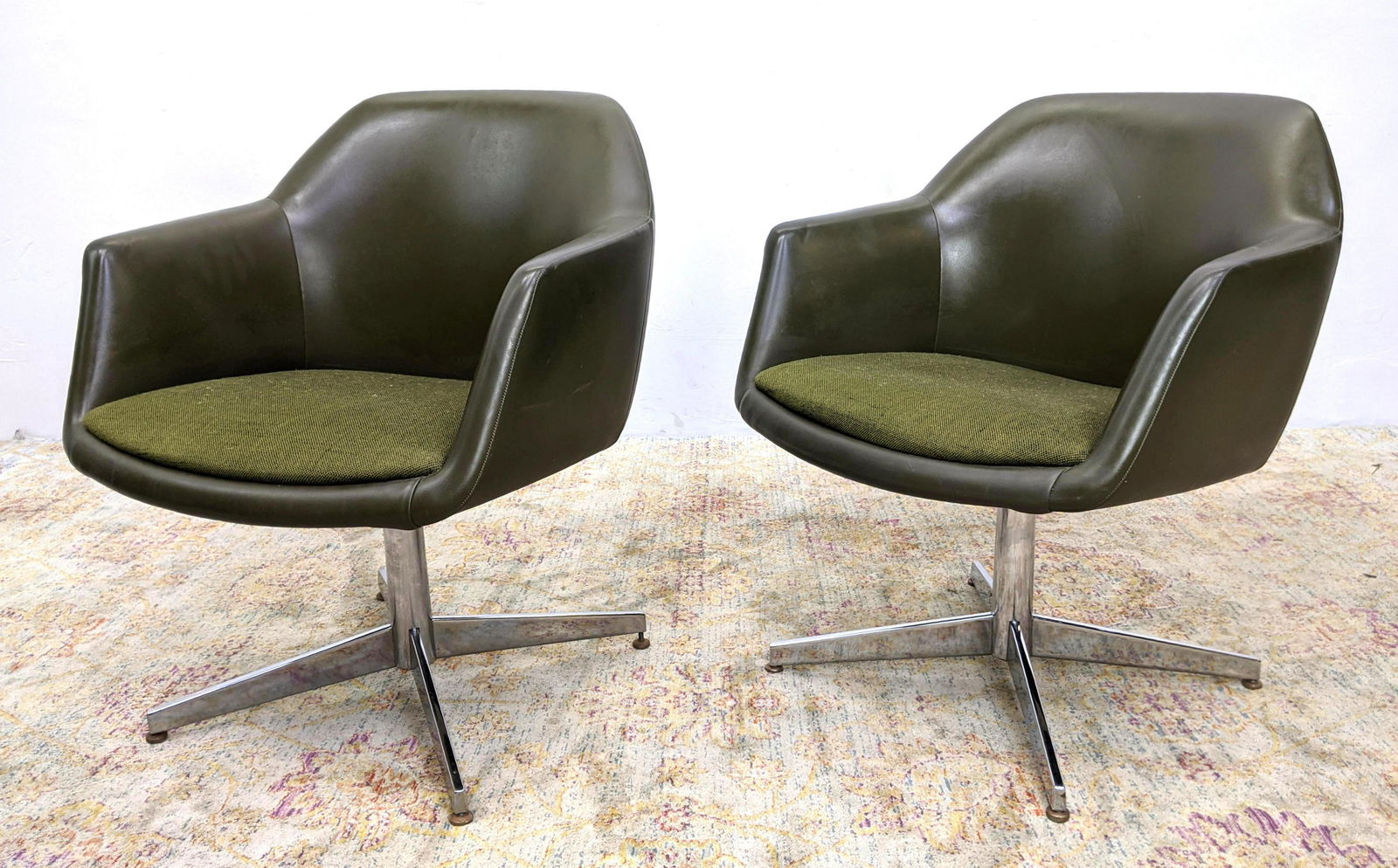Pr STEELCASE Modernist Lounge Chairs. (1 of 13)
