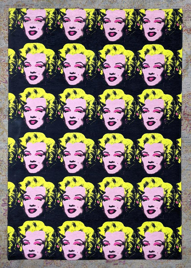 4' x6' Contemporary Marilyn Monroe Carpet Rug.: 4' x6' Contemporary Marilyn Monroe Carpet Rug.-- Dimensions: ---