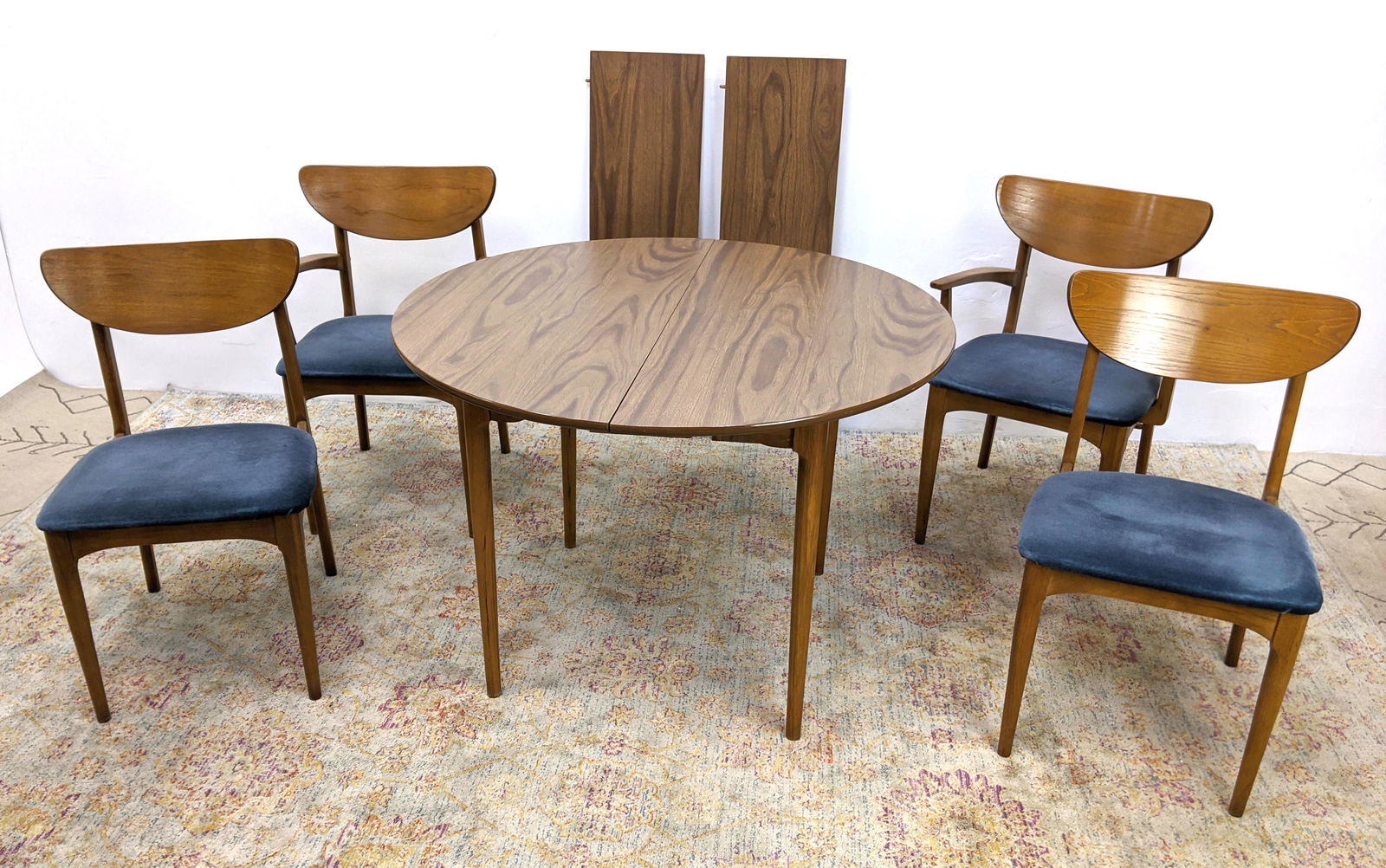 American Modern Dining Set.  Table and 4 Chairs. Lamina (1 of 16)