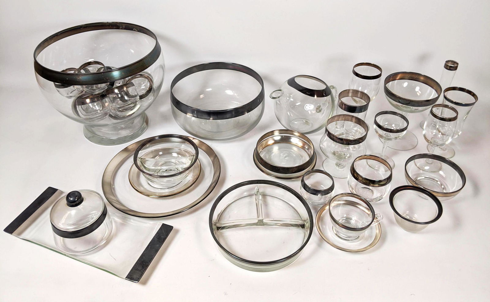 Massive Set DOROTHY THORPE Silver Rimmed Glassware. Pun (1 of 18)