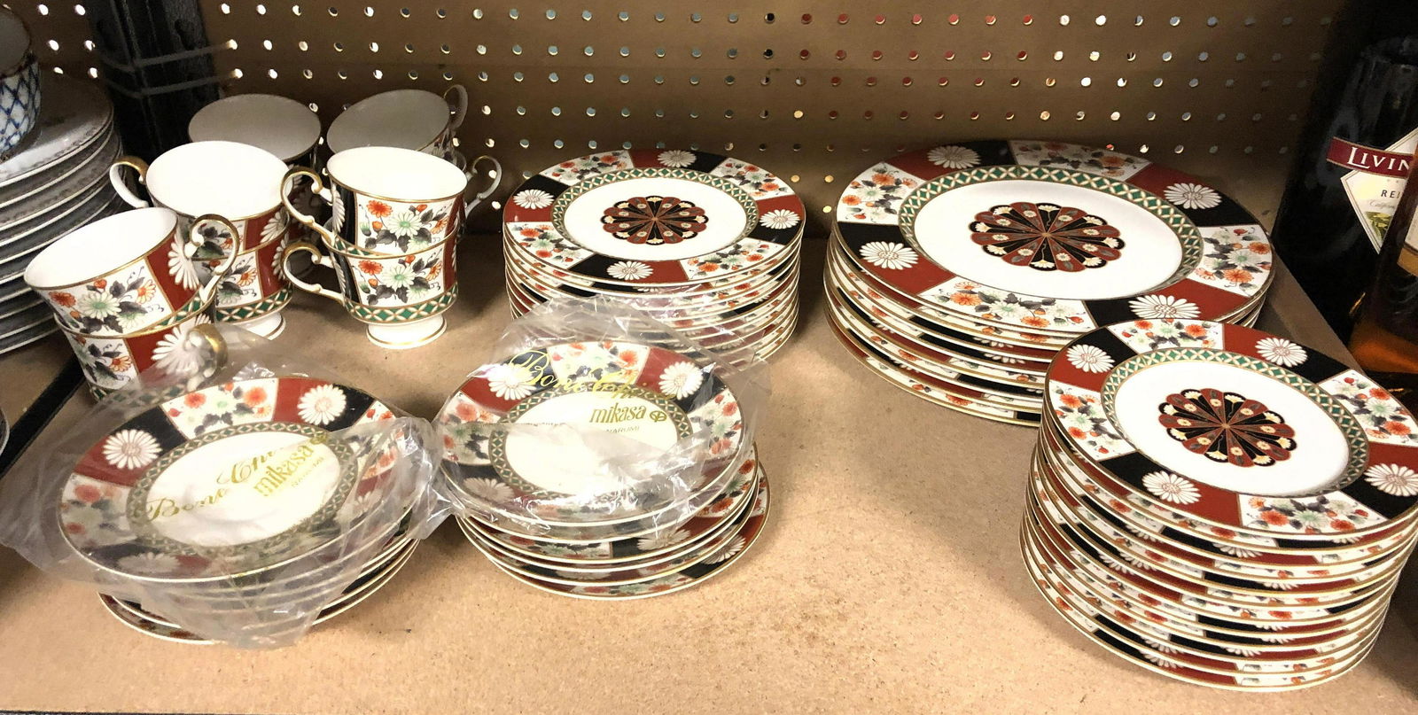 52 Pcs MIKASA - SHOGUN pattern china dinnerware set. (1 of 10)