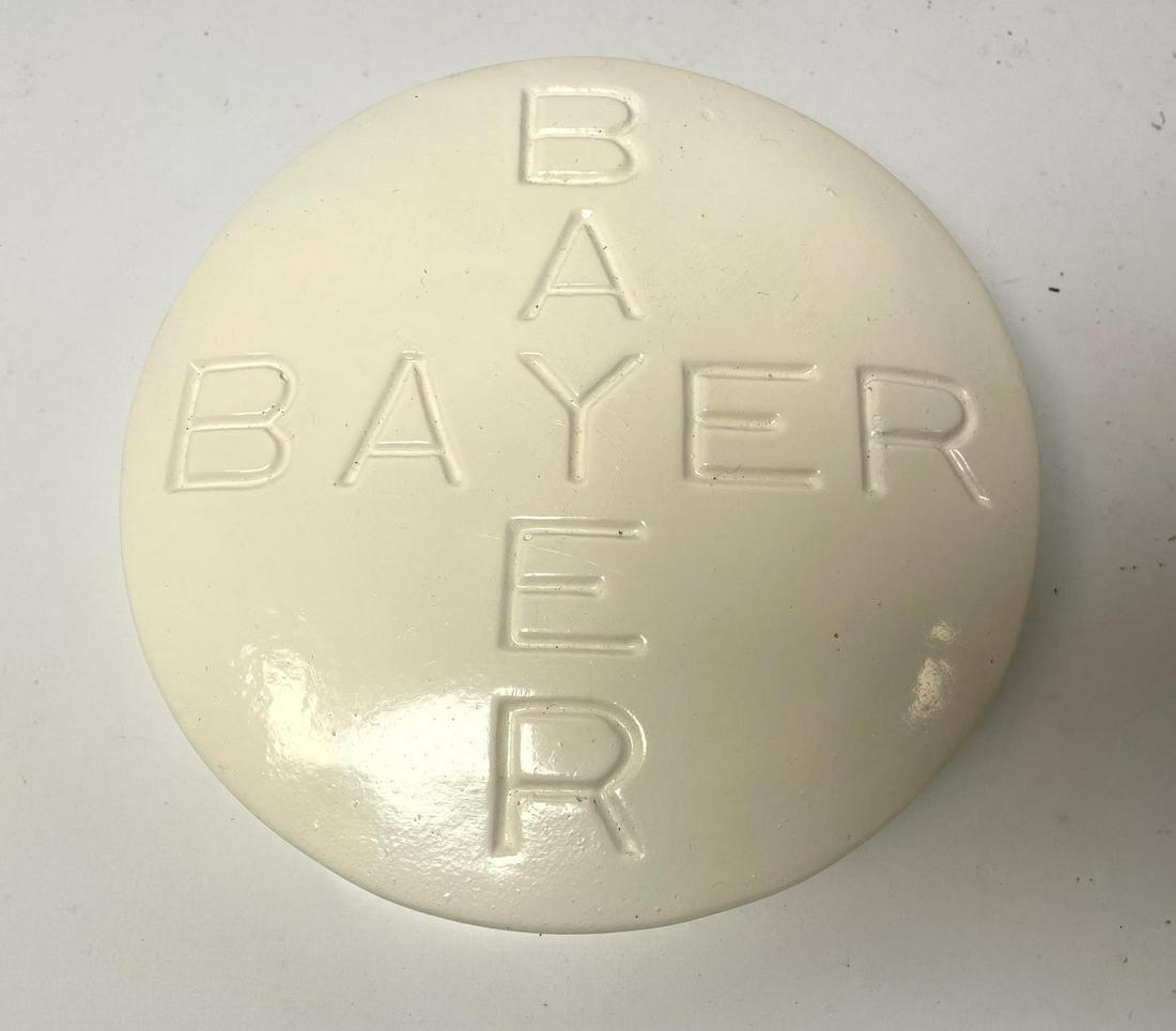 Large BAYER Aspirin Sculpture Paperweight. (1 of 4)