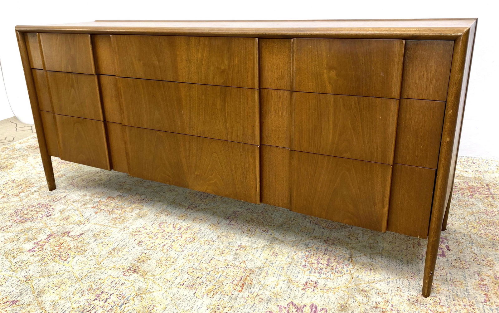 DREXEL American Modern Walnut Credenza Sideboard. "Para (1 of 16)
