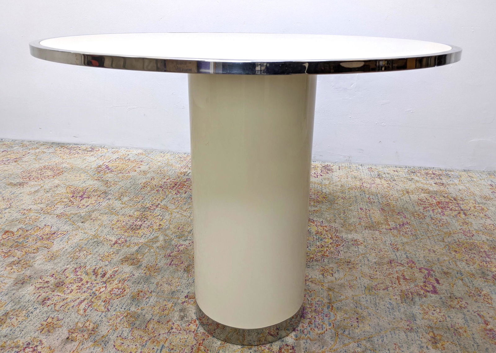 White Enameled Metal and Chrome Dinette Dining Table. (1 of 8)
