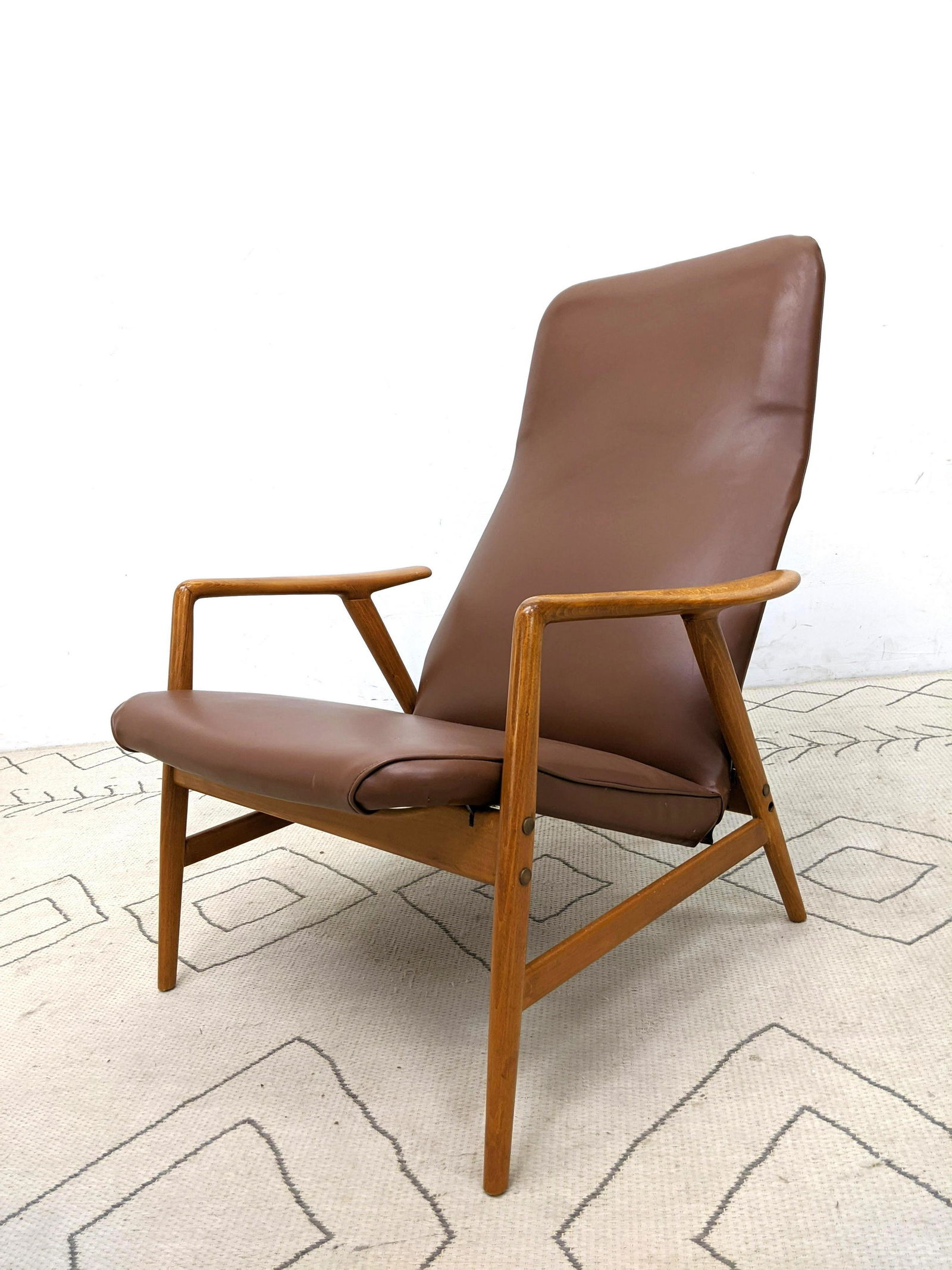 Mid Century Modern Reclining Lounge Chair. Swedish Mode (1 of 15)