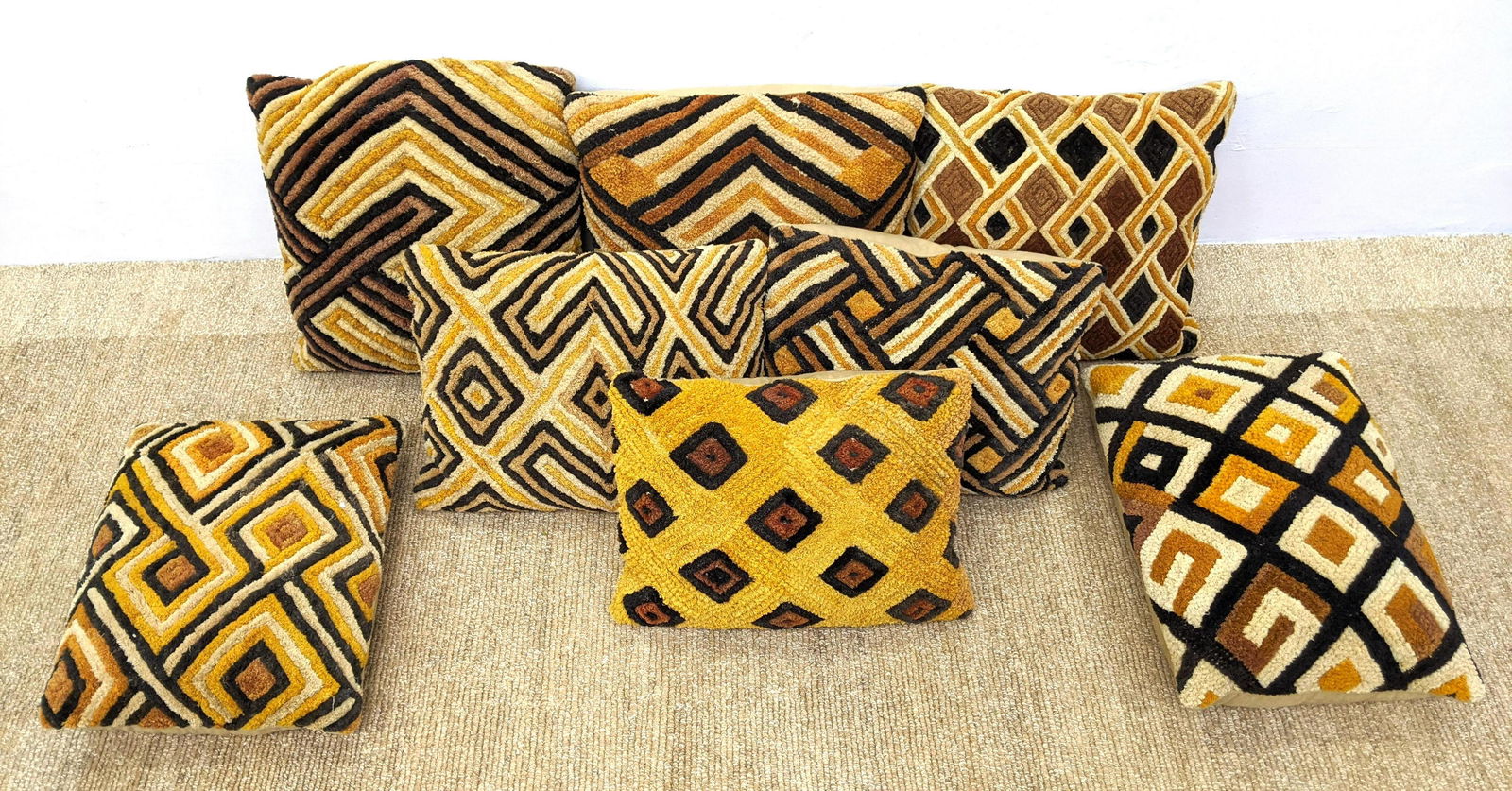 Lot 8 Thick Pile Designer Toss Throw Pillows. Gold, Bla (1 of 3)