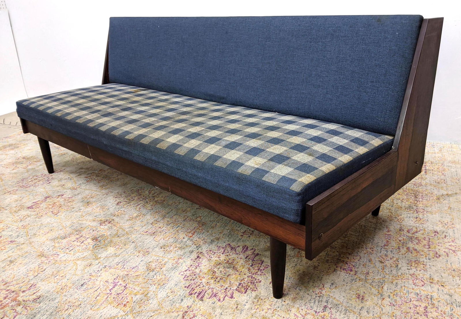 Hans Wegner Style Daybed Sofa Couch.  Rosewood Frame. (1 of 20)