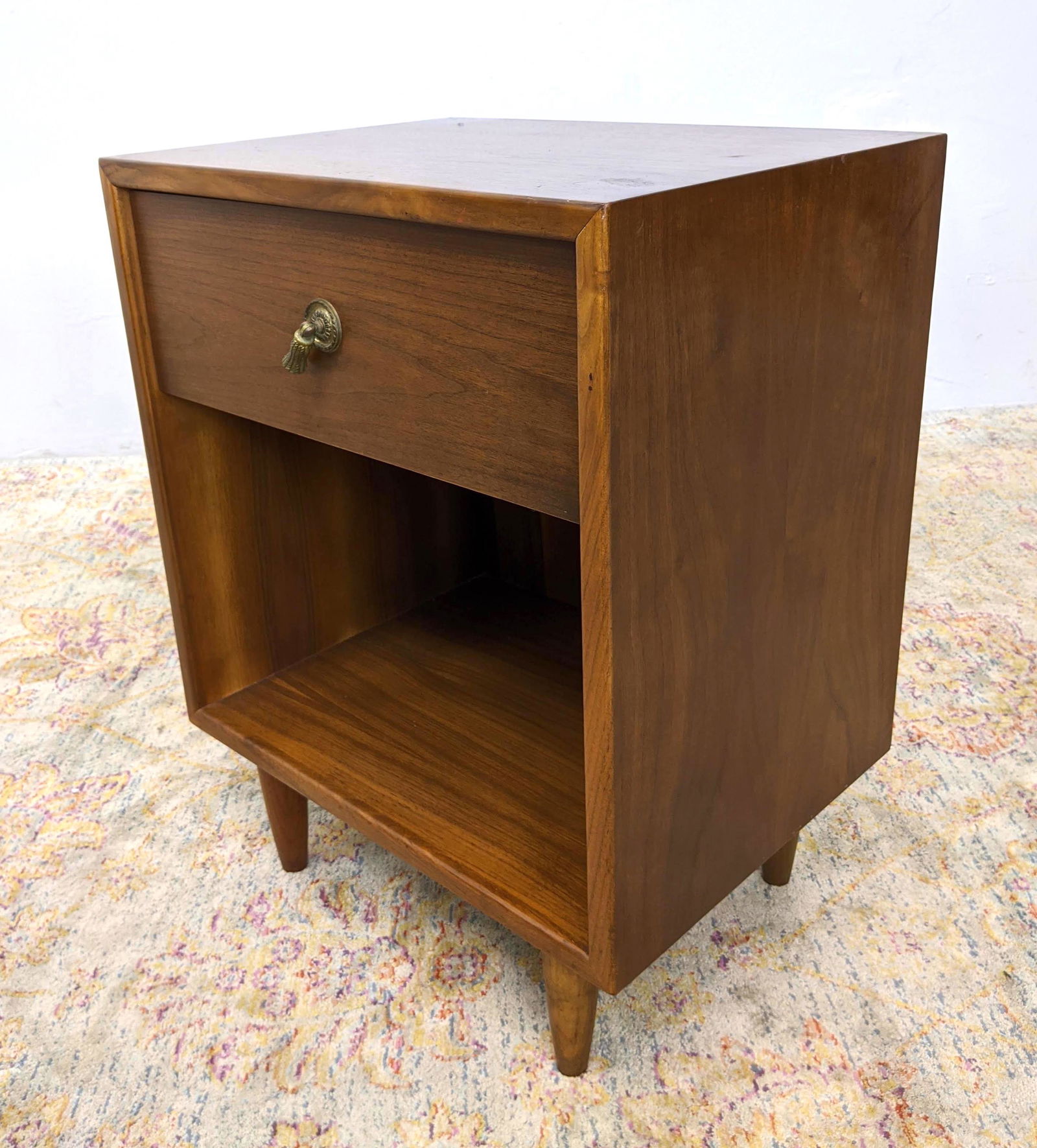 American Modern Walnut Side End Table. (1 of 13)