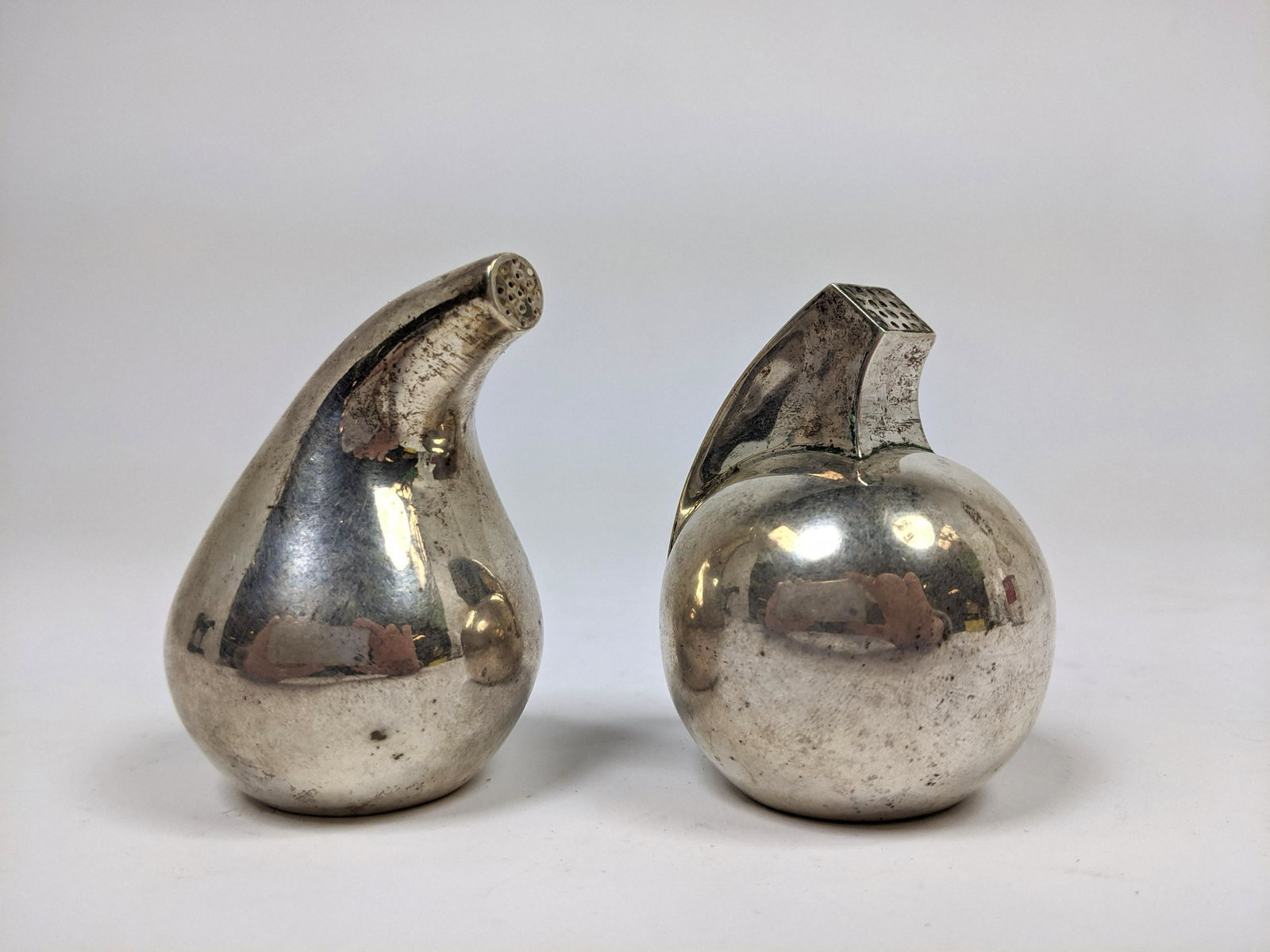 Pr Sterling Silver LOS CASTILLO S+ P Shakers.  Modernis (1 of 9)