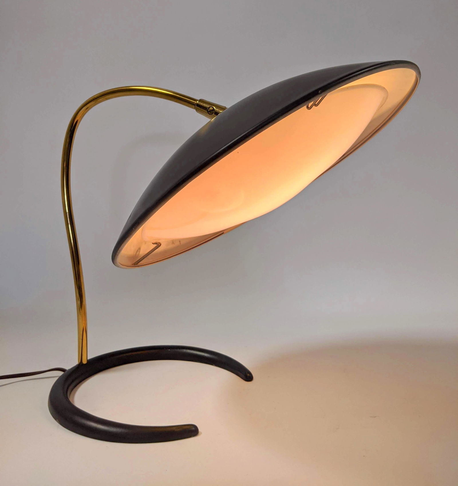 Gerald Thurston Attributed Modernist Saucer Shade Lamp. (1 of 16)