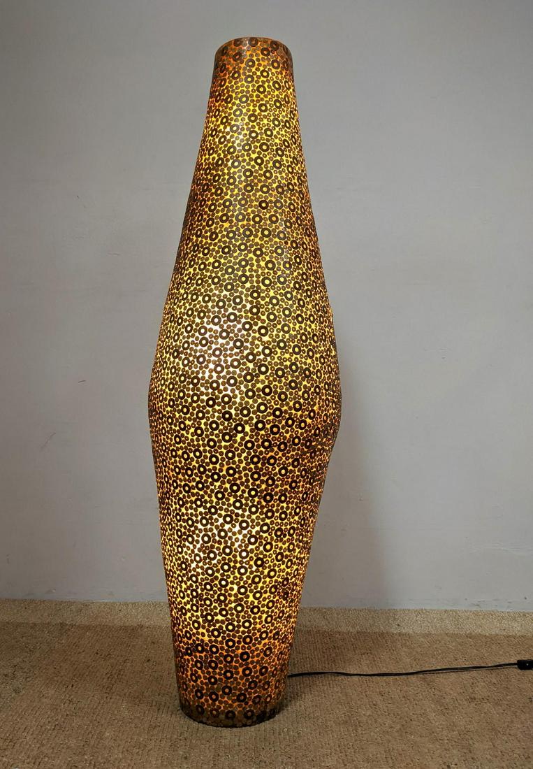 Large Decorator Resin Floor Lamp.  Glowing light. (1 of 13)