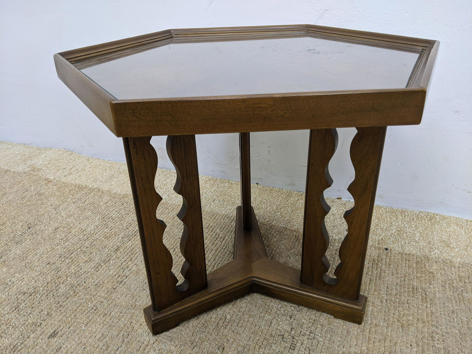 Drexel Occasional Side Table with Cut Out Base. (1 of 6)