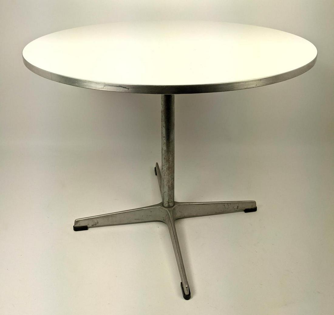 ARNE JACOBSEN Fritz Hansen Occasional Side Table. (1 of 11)