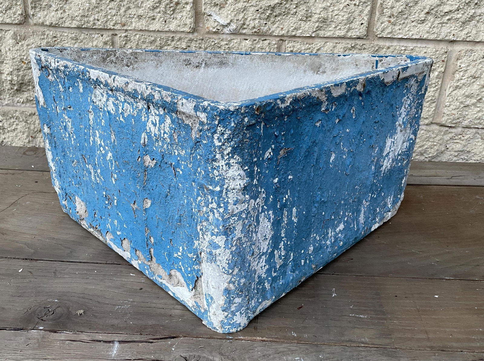 WILLY GUHL triangle Garden planter Blue (1 of 6)