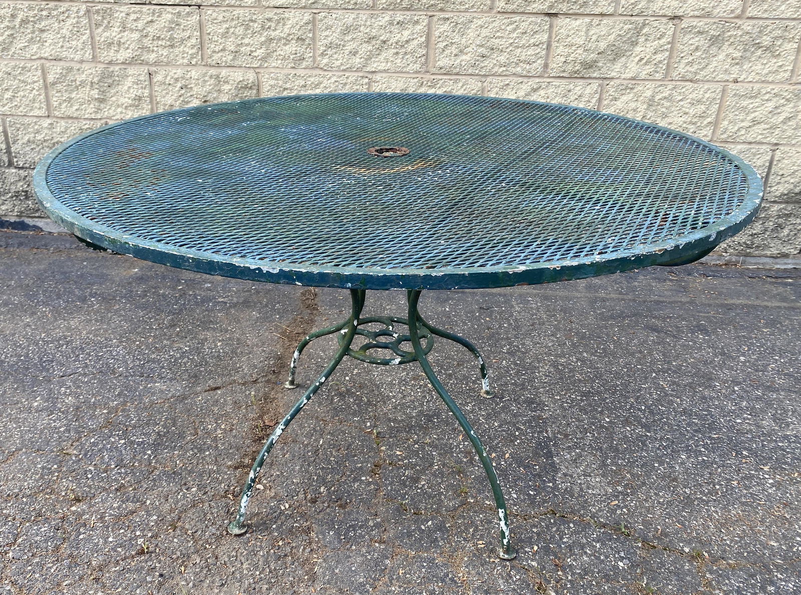 Russell Woodard Style Mesh Dining Table.  Green paint. (1 of 4)