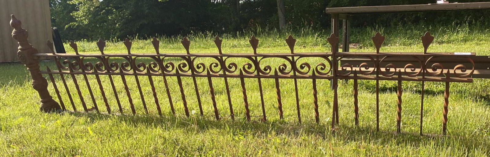 Vintage Cast Iron Low Garden Fence Panel. (1 of 12)
