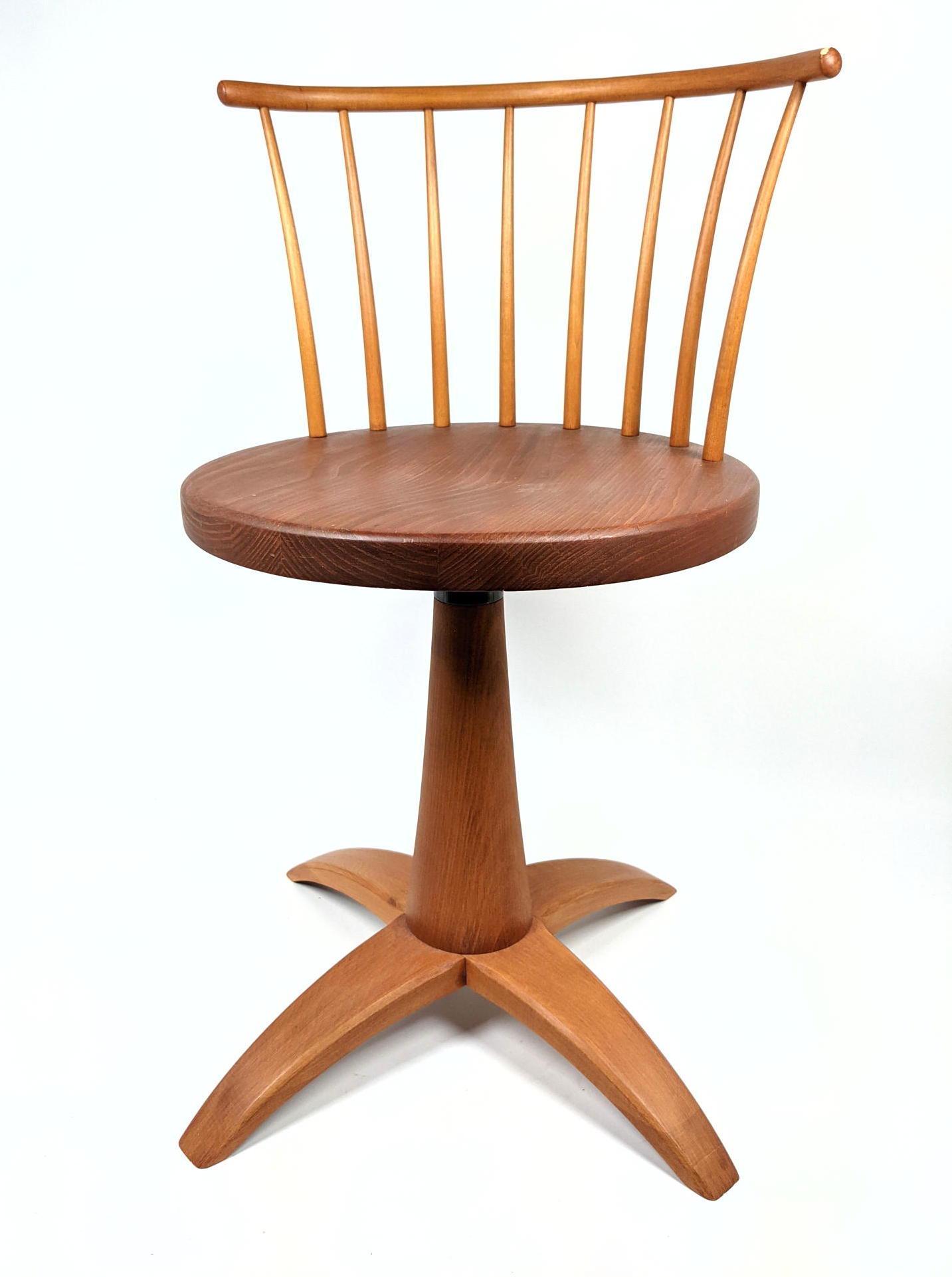 SHAKER WORKSHOPS Pedestal style Chair. Curved Spindle B (1 of 10)