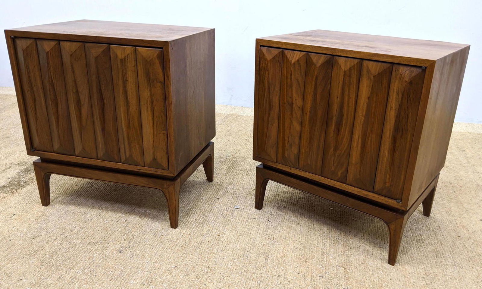 ALBERT PARVIN Attributed Sculptural Front Night stands. (1 of 11)