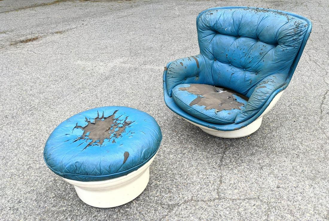 2pc Modernist Molded Shell Lounge Chair and Ottoman. Sw (1 of 17)