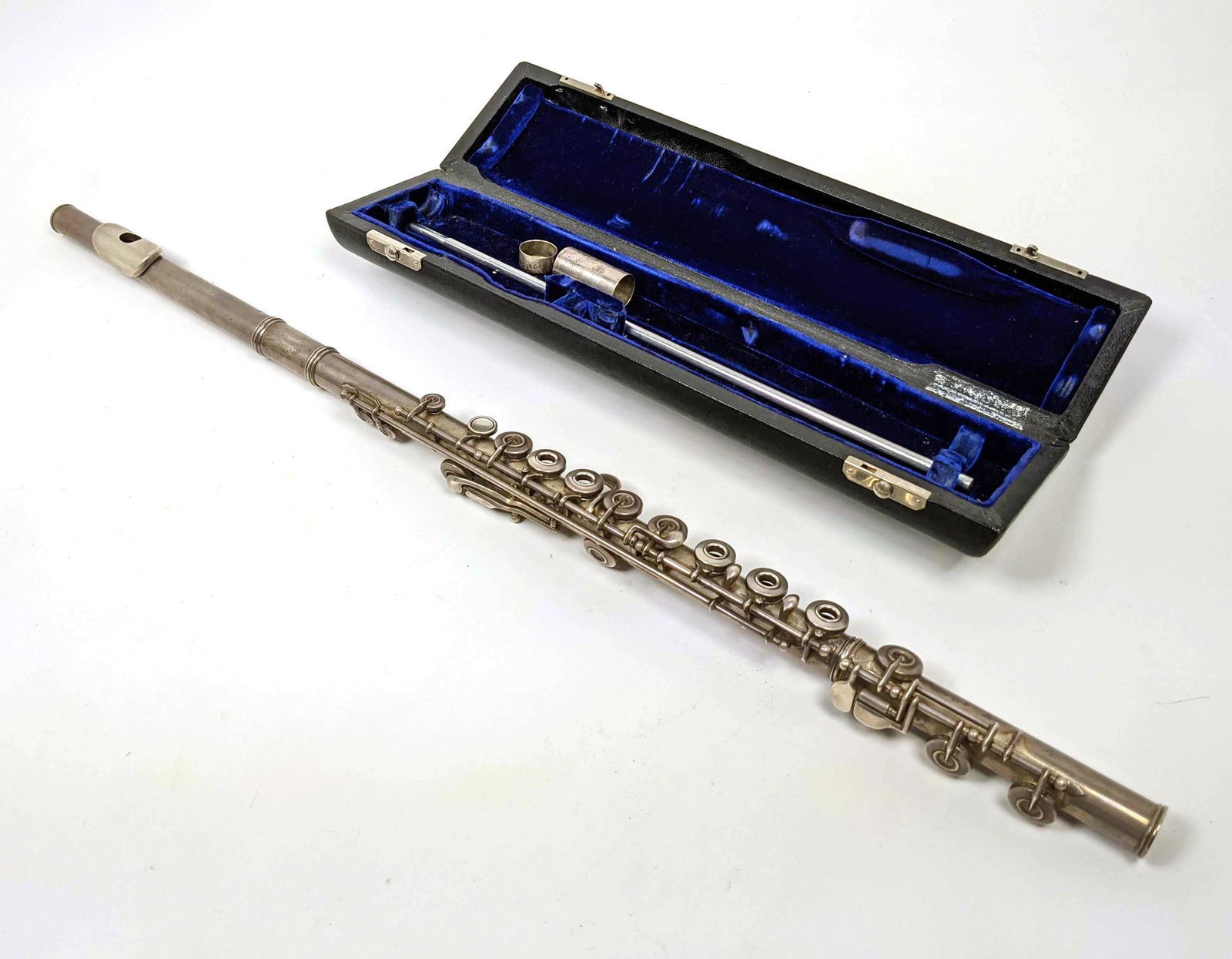 GEMEINHARDT Sterling Silver Flute in Case. Elkhart Indi (1 of 13)
