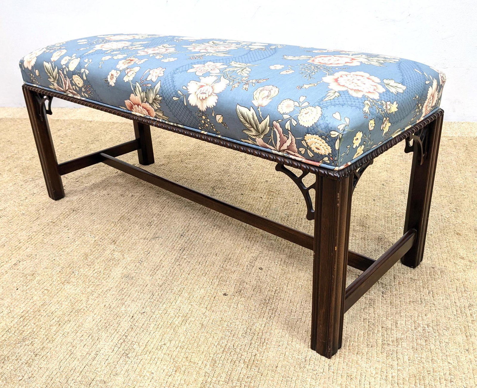 HICKORY CHAIR Chippendale style bench. (1 of 12)